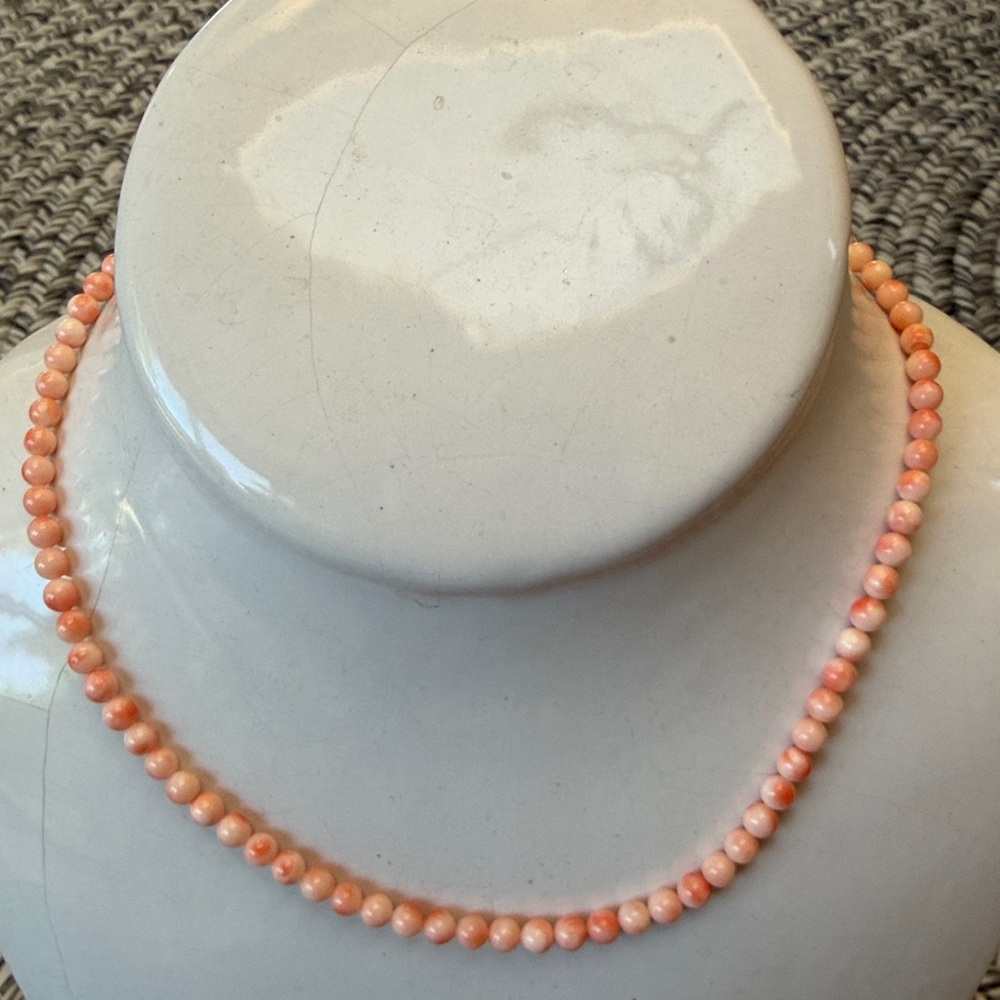 Elegant Pink Angel skin coral Beads Necklace 17in - Picture 2 of 9